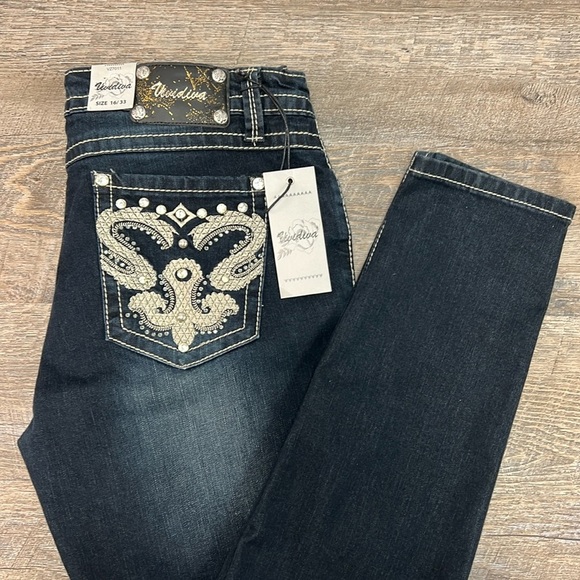 NWT ViViDiva VZ7011 Women’s Rhinestone/Embroidery Embellished Jeans Size 16/33 - Picture 1 of 11